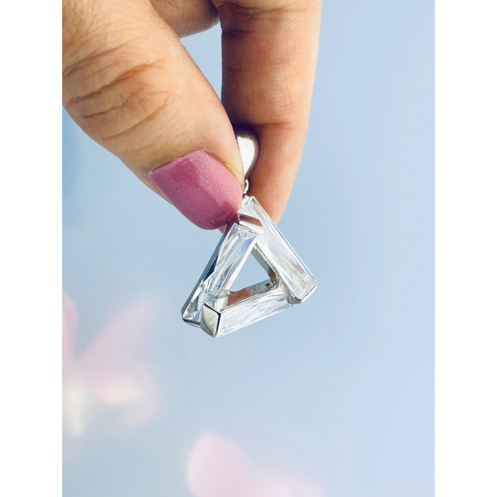 Srebrny wisiorek zawieszka trójkąt z cyrkoniami fantasy