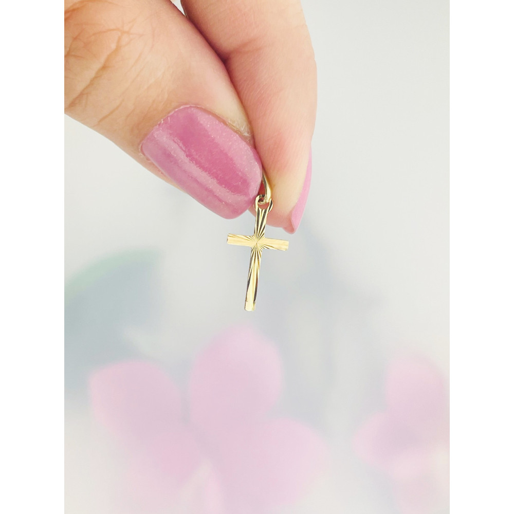 Złoty krzyżyk klasyczny diamentowany