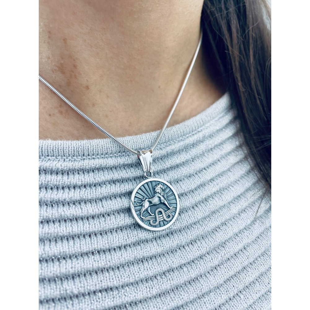 Srebrna zawieszka wisiorek znak zodiaku lew