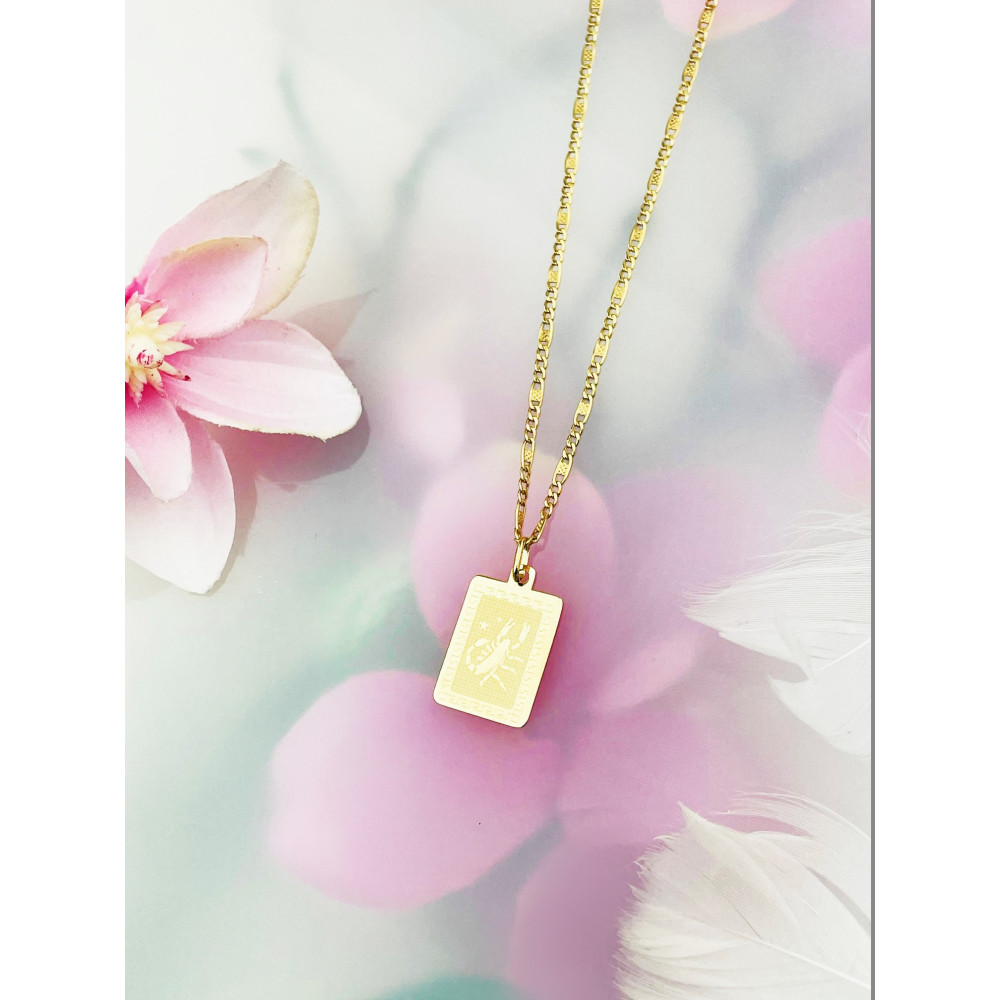 Złoty wisiorek zawieszka z greckim wzorem znak zodiaku skorpion