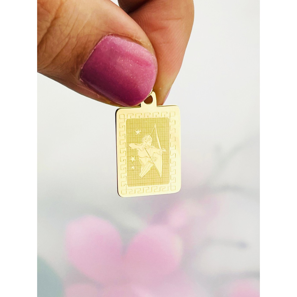 Złoty wisiorek zawieszka z greckim wzorem znak zodiaku strzelec