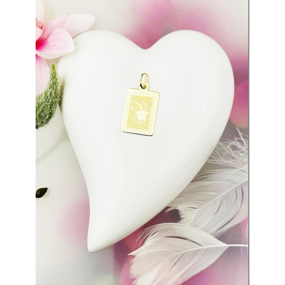 Złoty wisiorek zawieszka z greckim wzorem znak zodiaku koziorożec