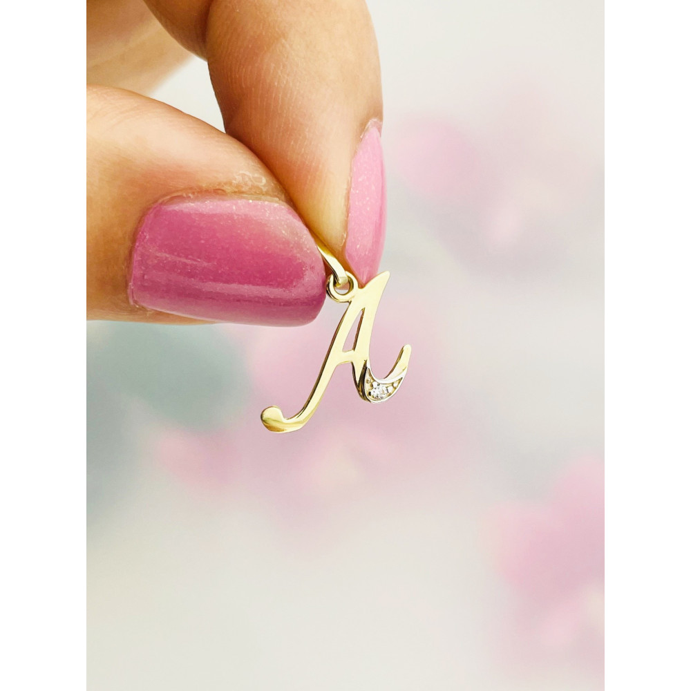 Złoty wisiorek zawieszka ozdobna literka A z cyrkoniami