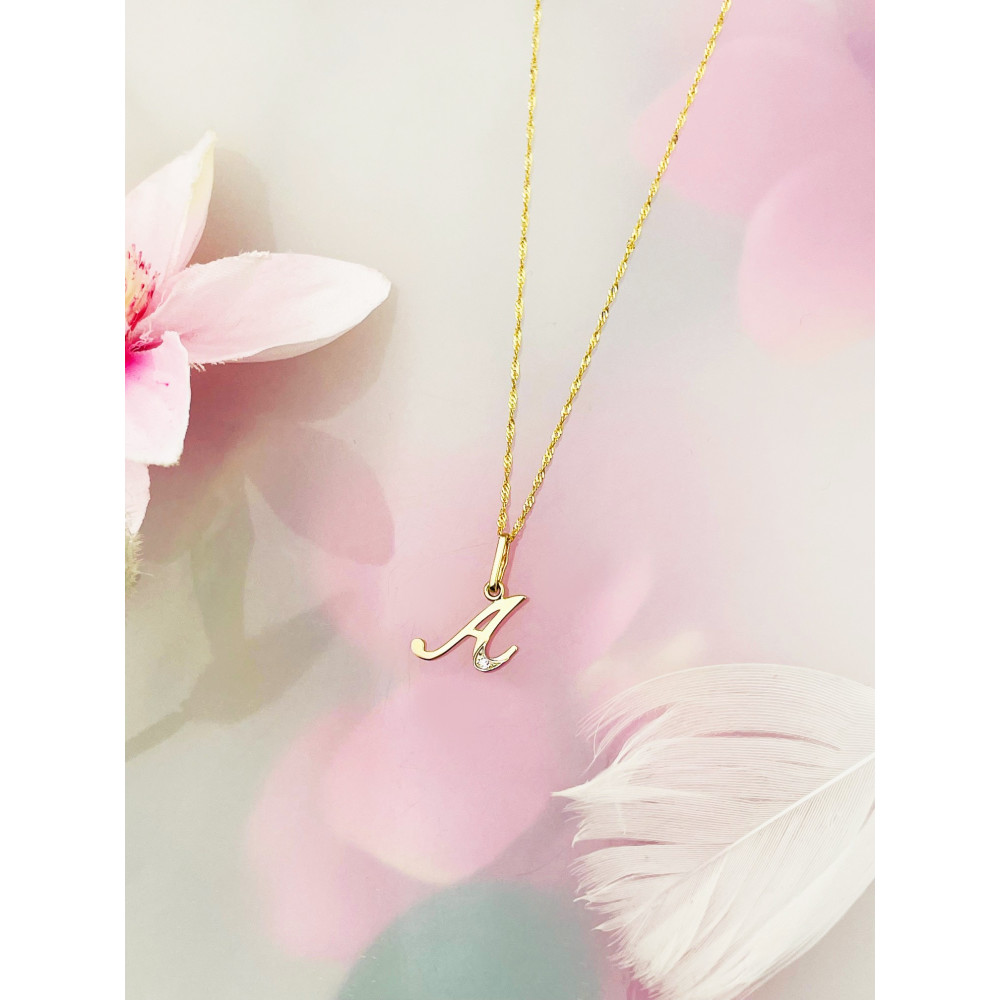 Złoty wisiorek zawieszka ozdobna literka A z cyrkoniami