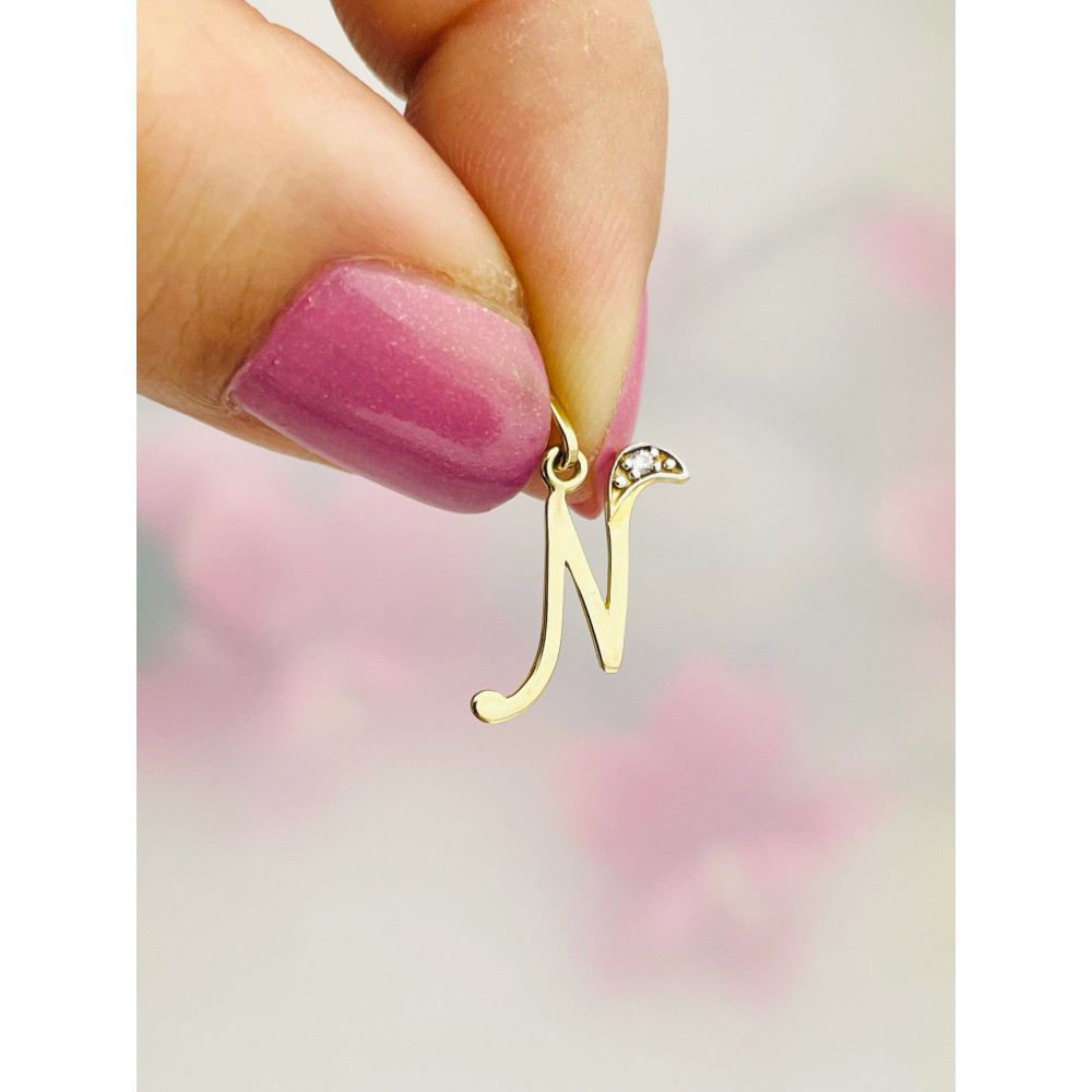 Złoty wisiorek zawieszka ozdobna literka N z cyrkoniami