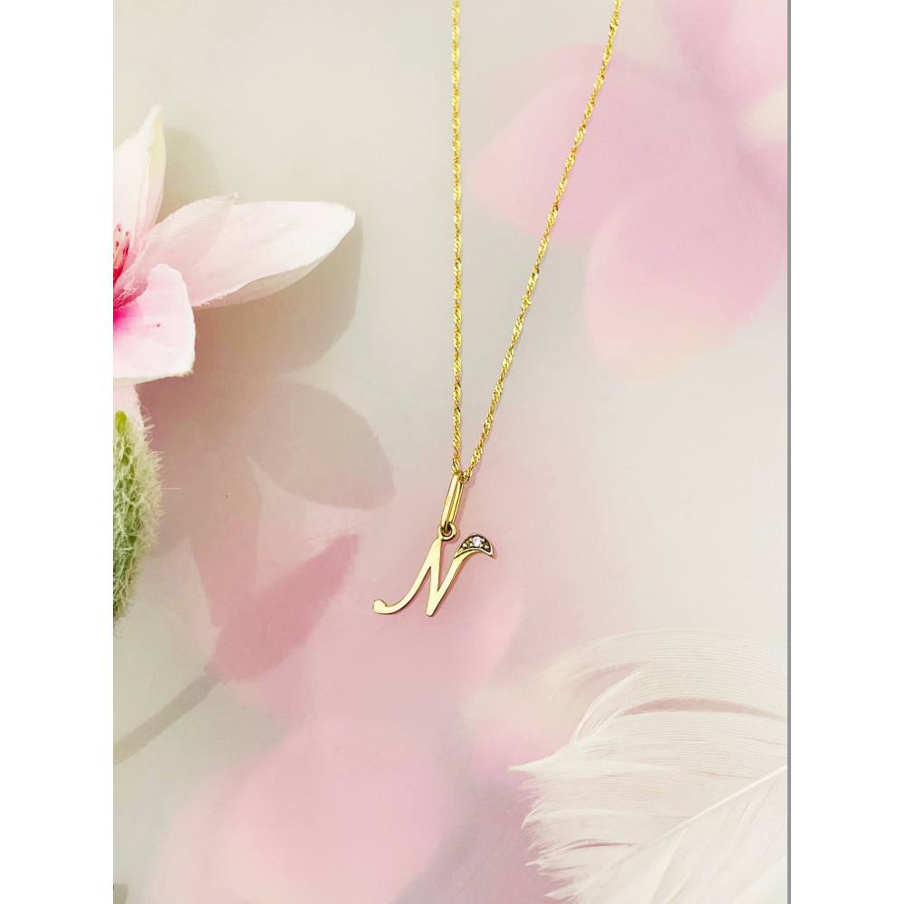 Złoty wisiorek zawieszka ozdobna literka N z cyrkoniami