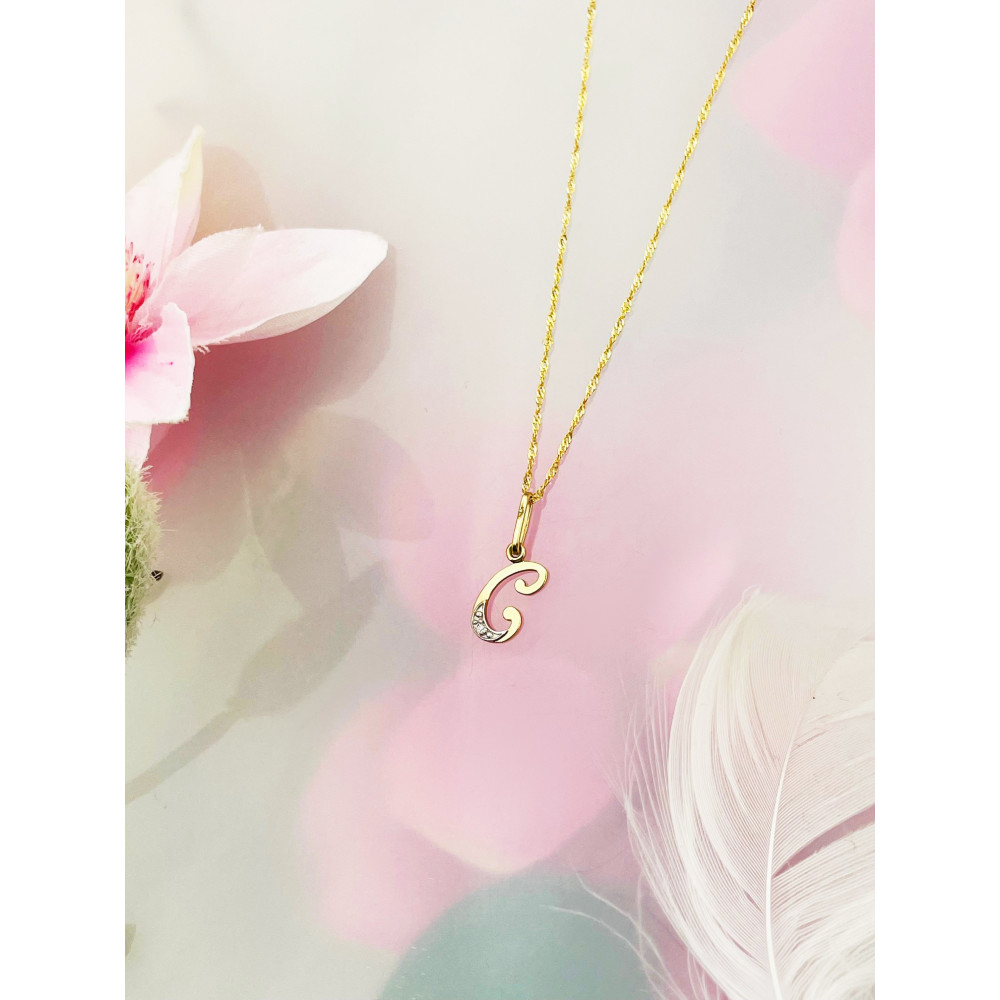 Złoty wisiorek zawieszka ozdobna literka C z cyrkoniami