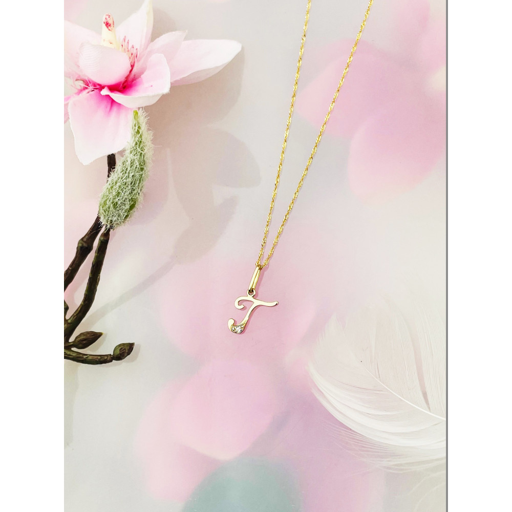 Złoty wisiorek zawieszka ozdobna literka T z cyrkoniami