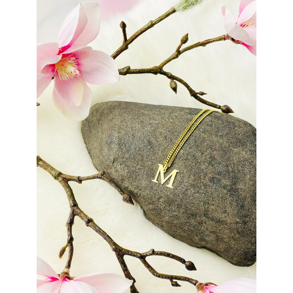 Złoty wisiorek zawieszka literka M klasyczna prosta