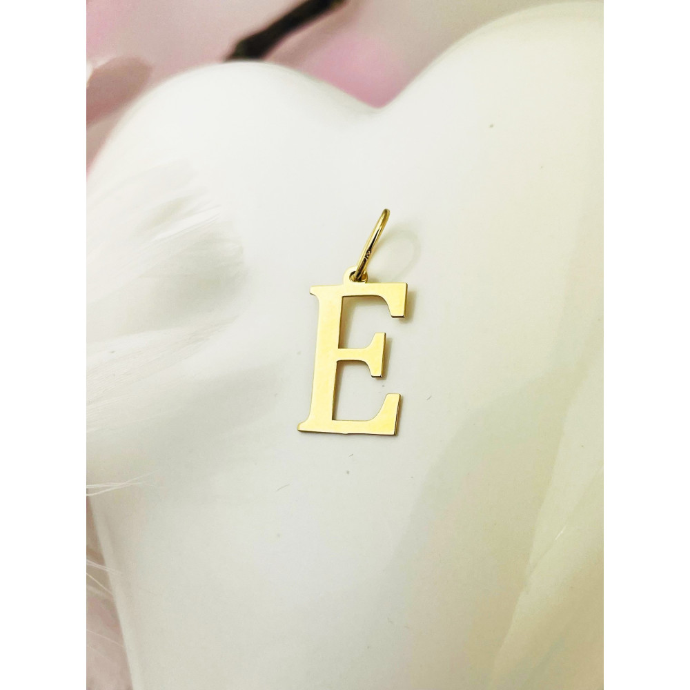 Złoty wisiorek zawieszka literka E klasyczna prosta