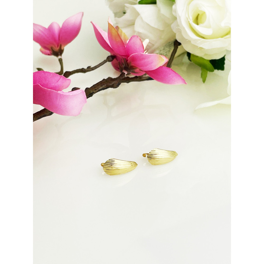 Złote kolczyki przecinki