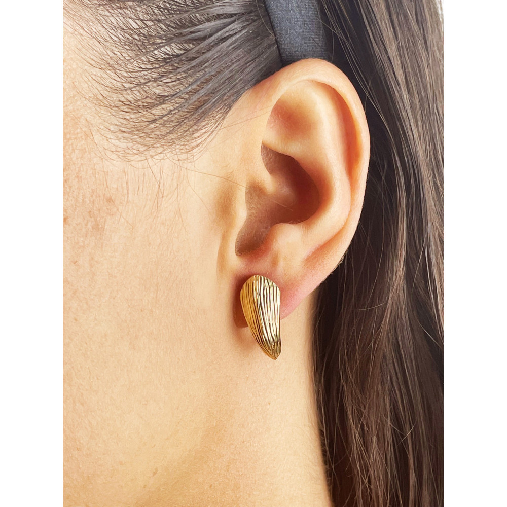 Złote kolczyki przecinki