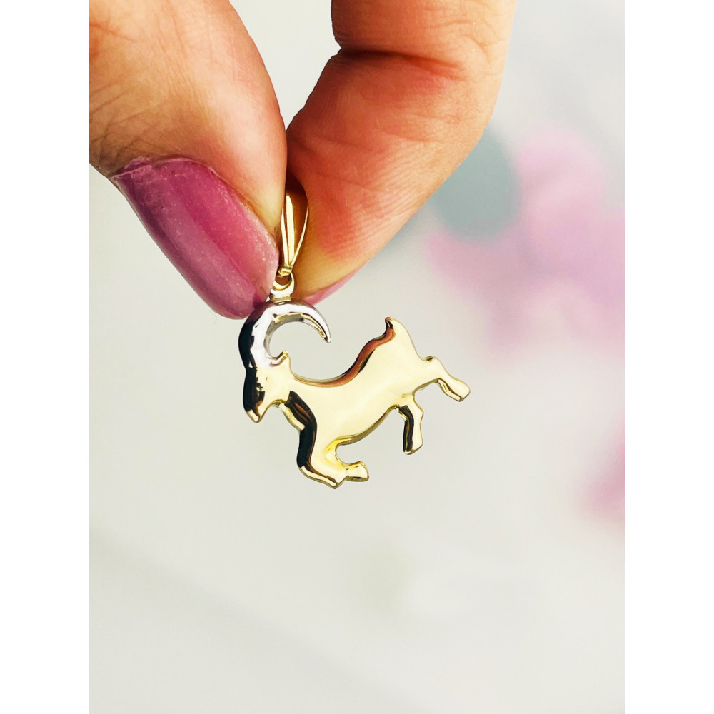 Złoty wisiorek zawieszka znak zodiaku koziorożec figurka