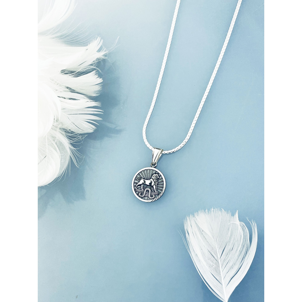 Srebrna zawieszka wisiorek znak zodiaku lew