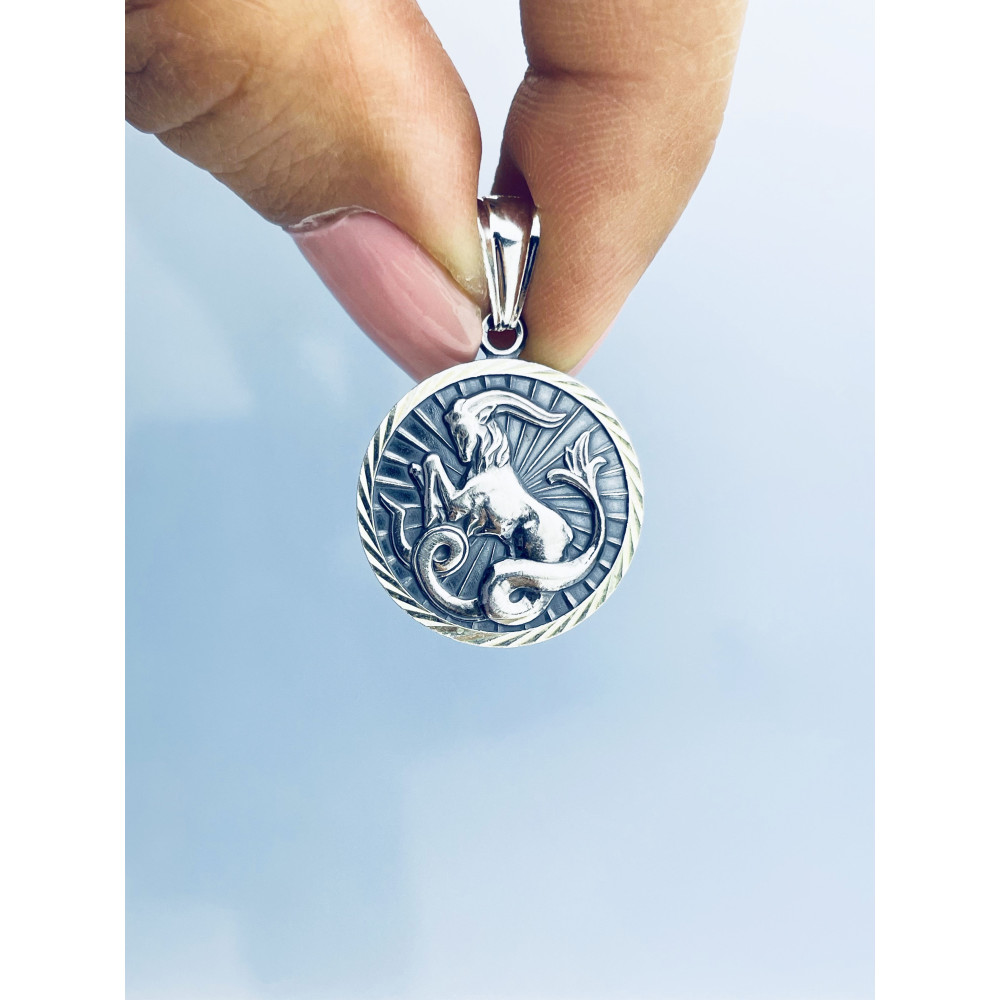 Srebrna zawieszka wisiorek znak zodiaku koziorożec