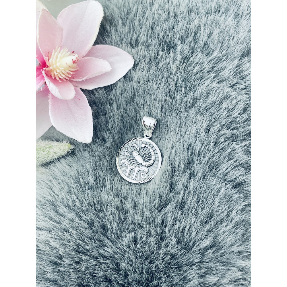 Srebrna zawieszka wisiorek znak zodiaku skorpion