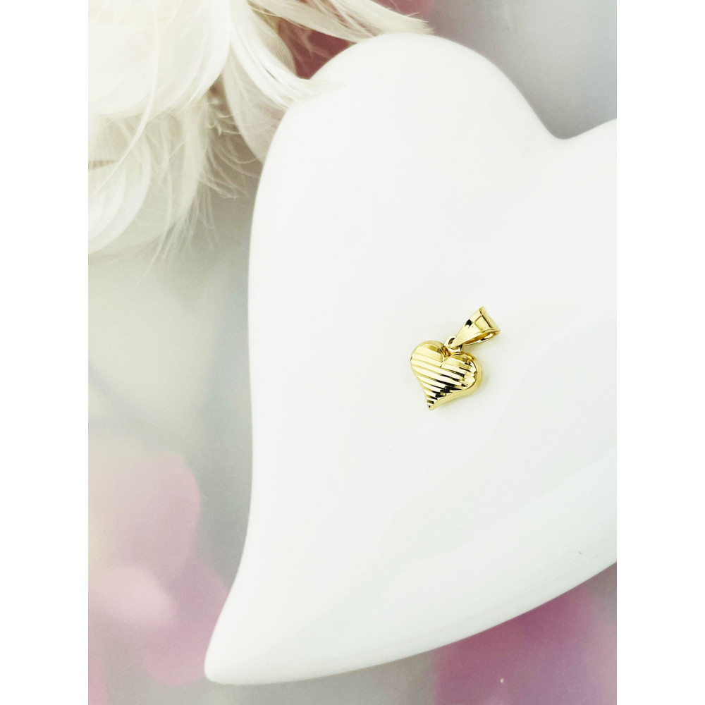 Złoty wisiorek zawieszka serce frezowane figurka