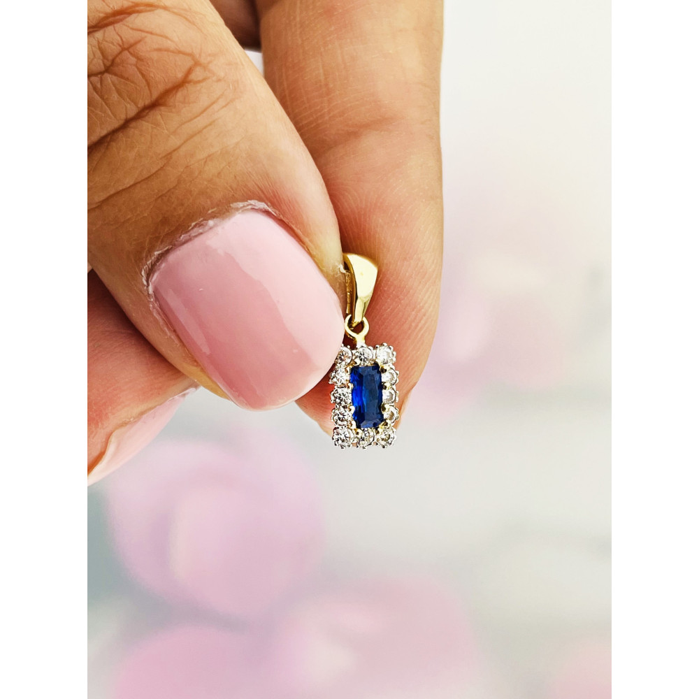 Złoty wisiorek zawieszka prostokąt z cyrkoniami szafirowa karmazycja