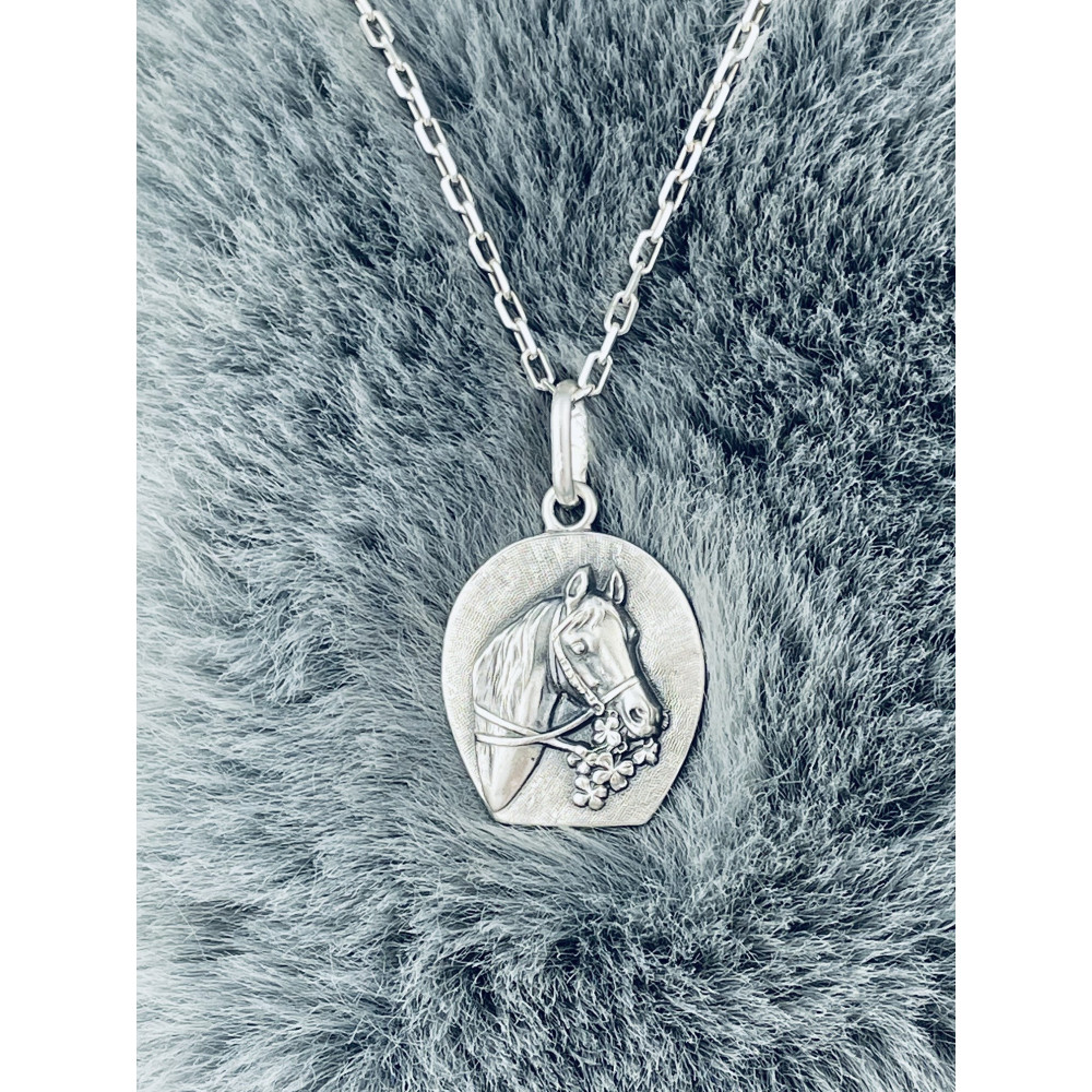 Srebrny wisiorek zawieszka koń z koniczynką