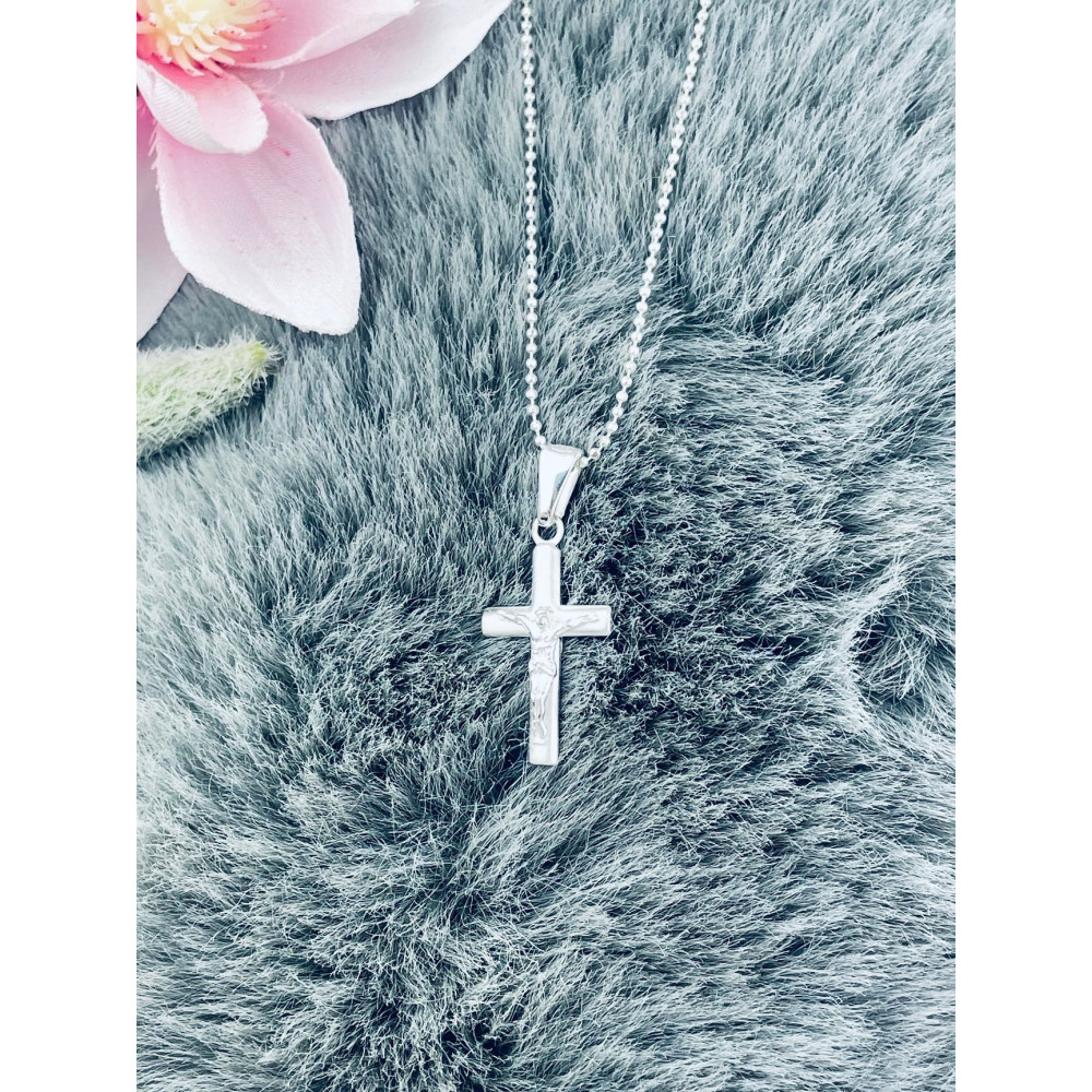 Srebrny krzyżyk matowy z Panem Jezusem figurka Komunia Chrzest