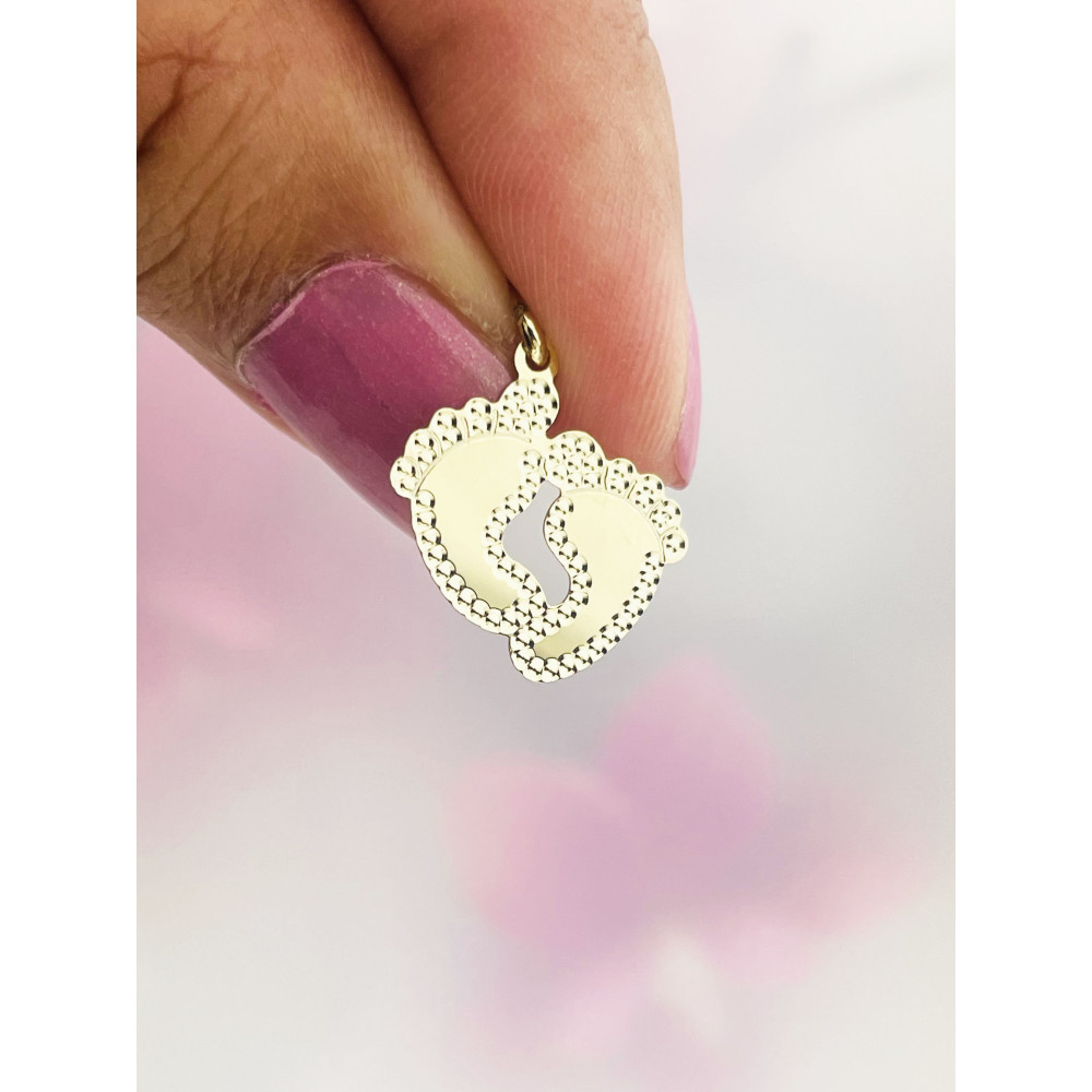 Złoty wisiorek zawieszka stopy stópki