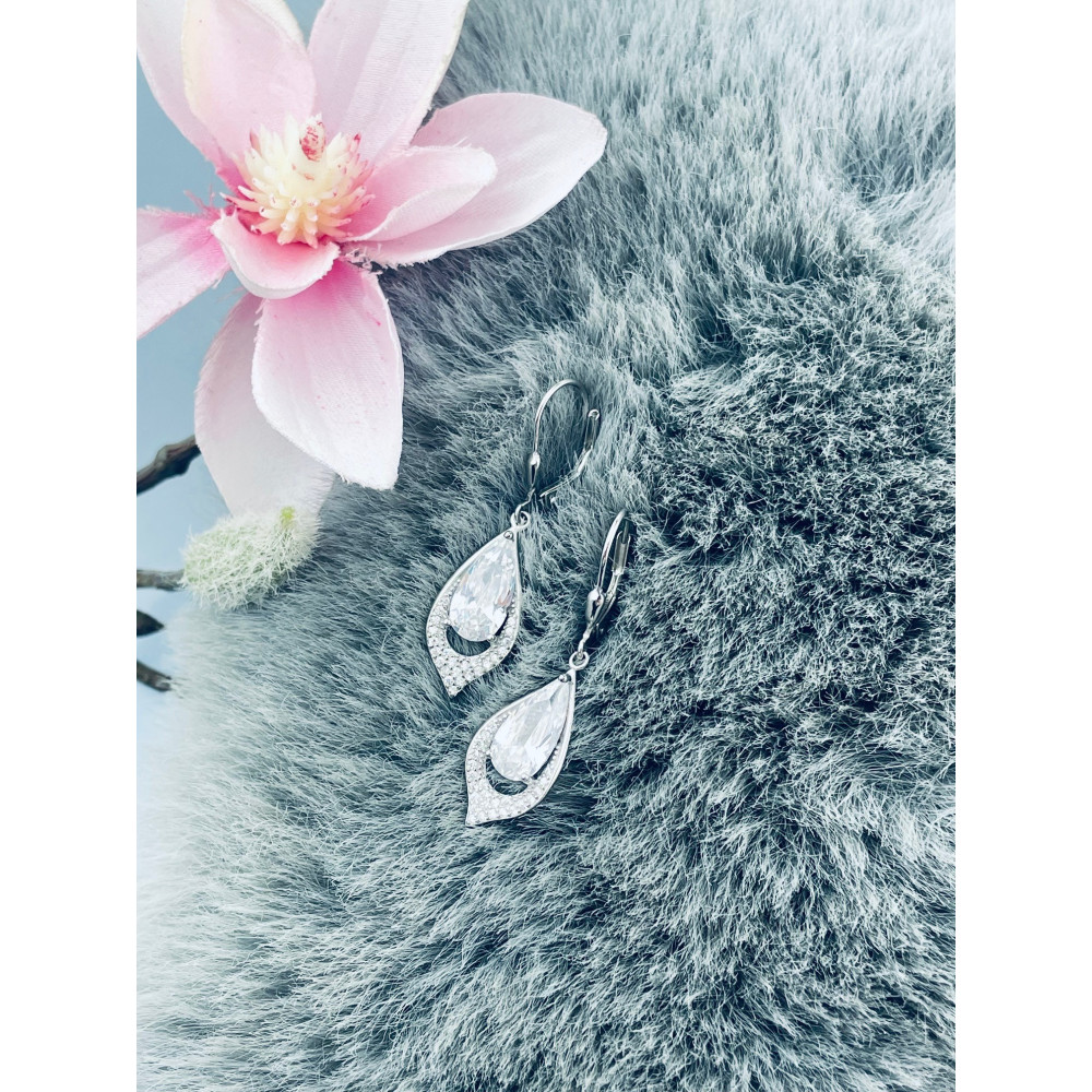 Srebrne kolczyki wiszące krople łezki z cyrkoniami