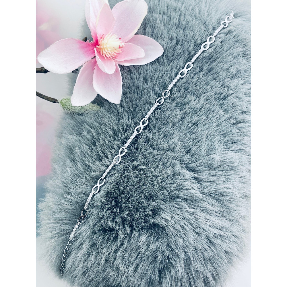 Silberarmband 925 für Frauen mit Zirkonia in Form eines Unendlichkeitssymbols