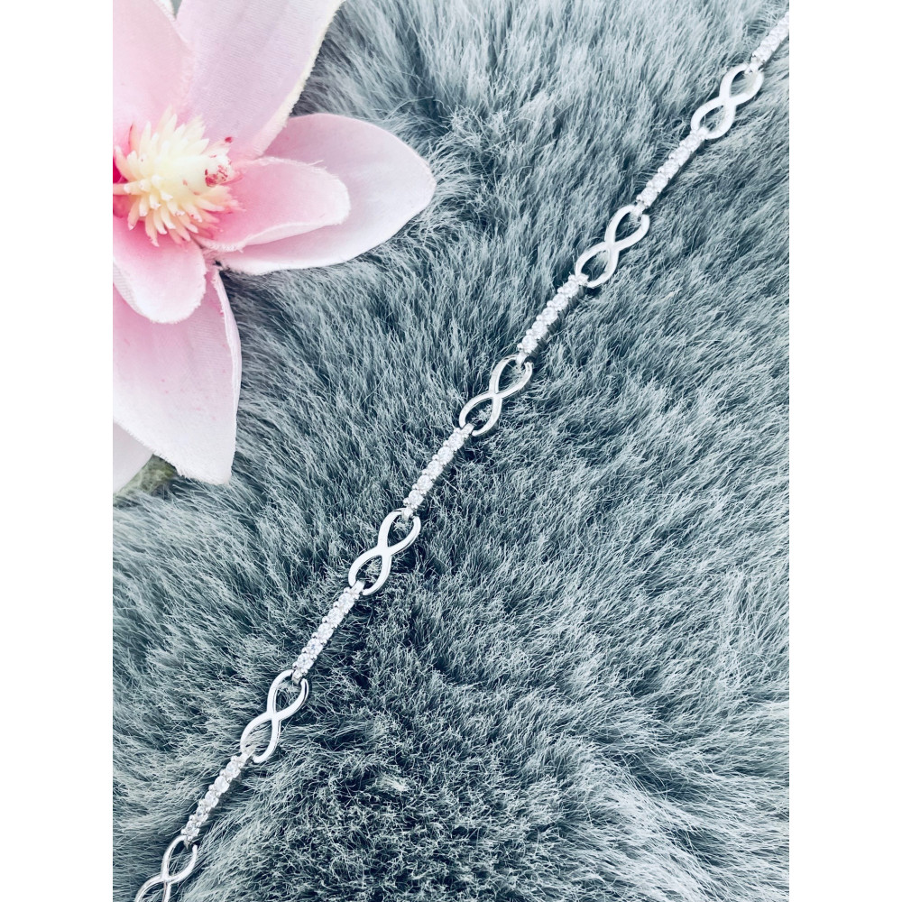 Silberarmband 925 für Frauen mit Zirkonia in Form eines Unendlichkeitssymbols