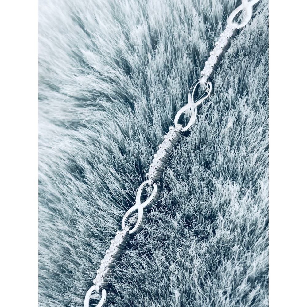 Silberarmband 925 für Frauen mit Zirkonia in Form eines Unendlichkeitssymbols
