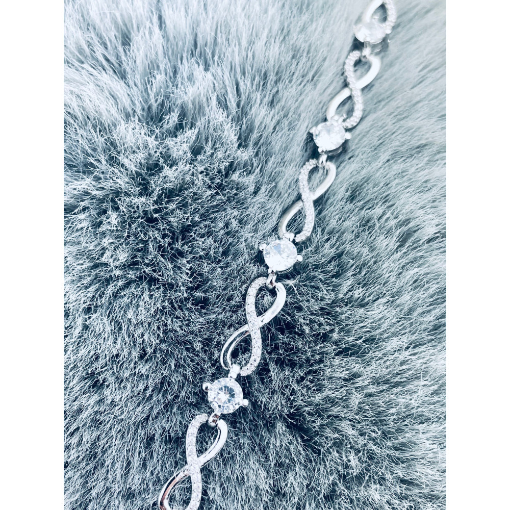 Silberarmband 925 für Frauen mit Zirkonia in Form eines Unendlichkeitssymbols