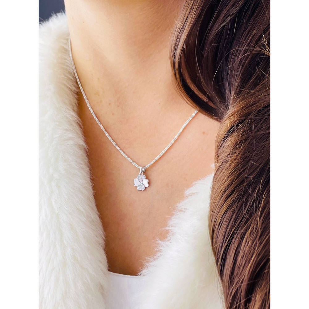 Srebrna zawieszka koniczynka z cyrkoniami