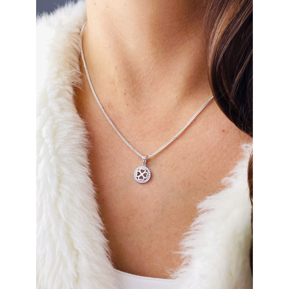 Srebrna zawieszka koniczynka w kółku  z cyrkoniami