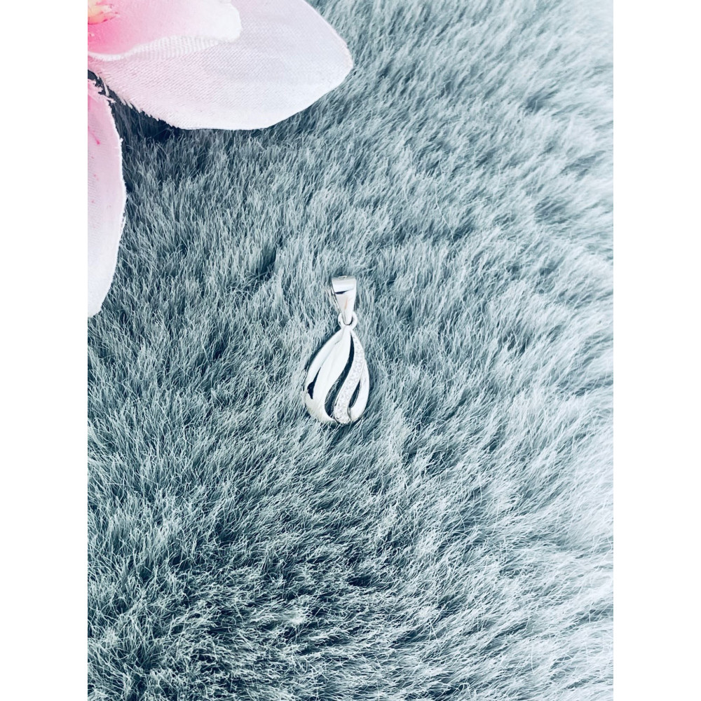 Srebrna zawieszka łezka z cyrkoniami