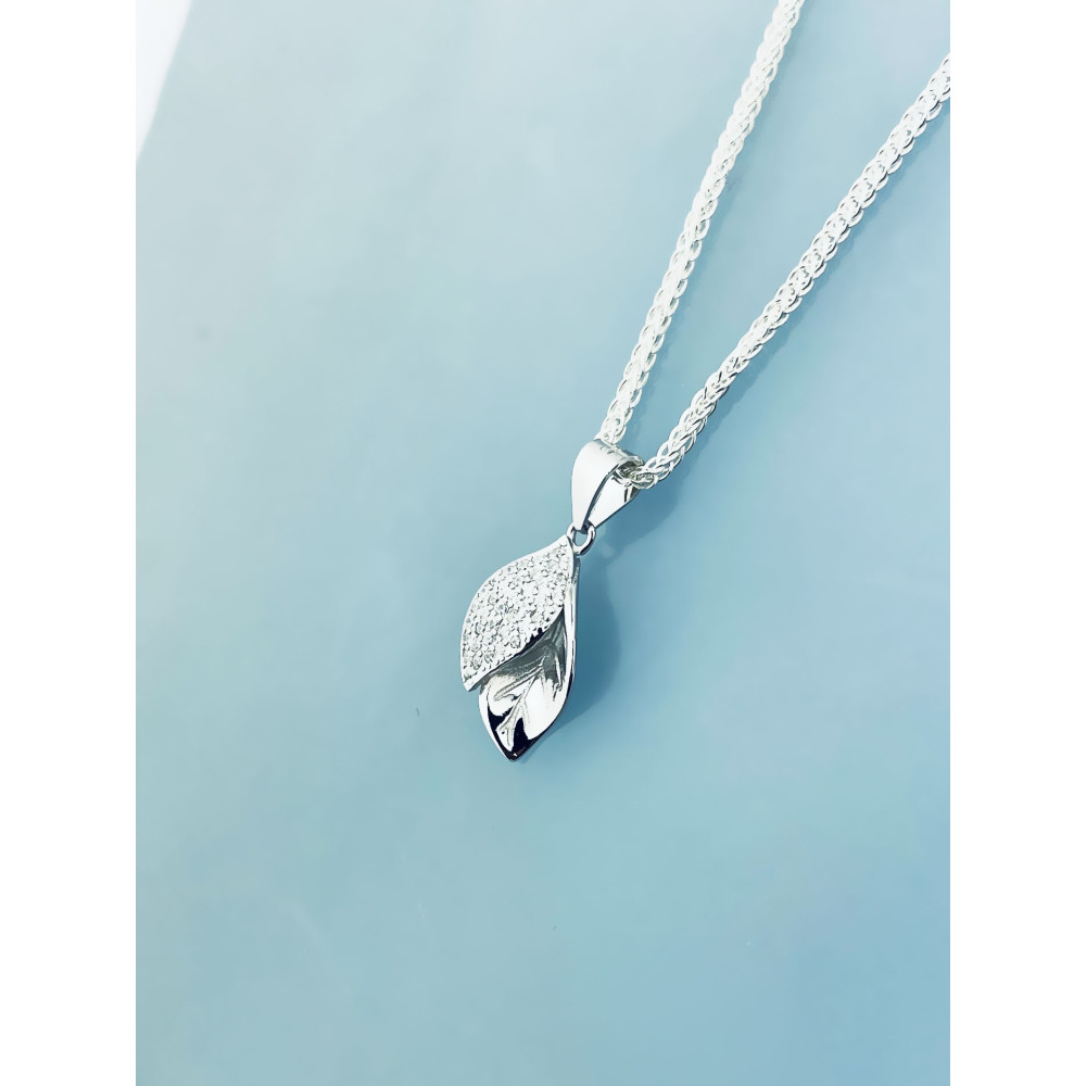 Srebrna zawieszka listki z cyrkoniami