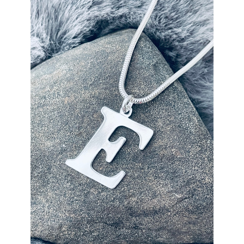 Srebrny wisiorek zawieszka literka E