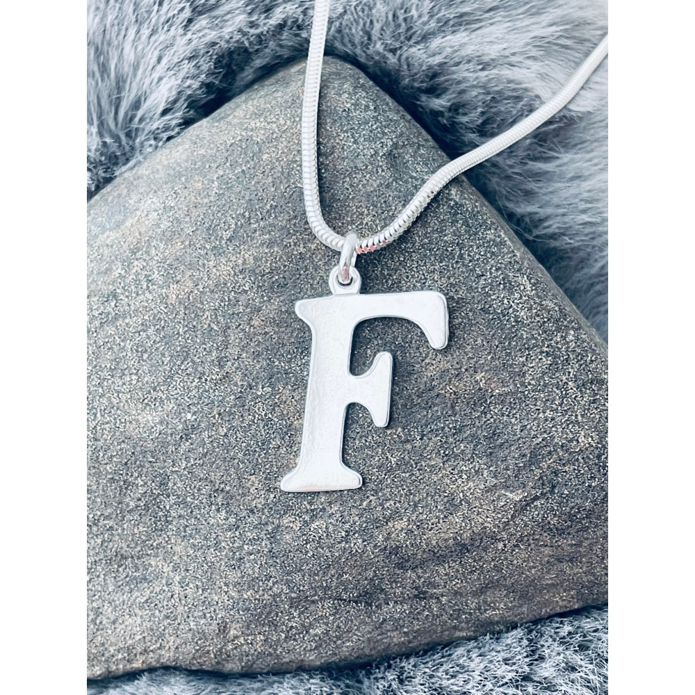 Srebrny wisiorek zawieszka literka F