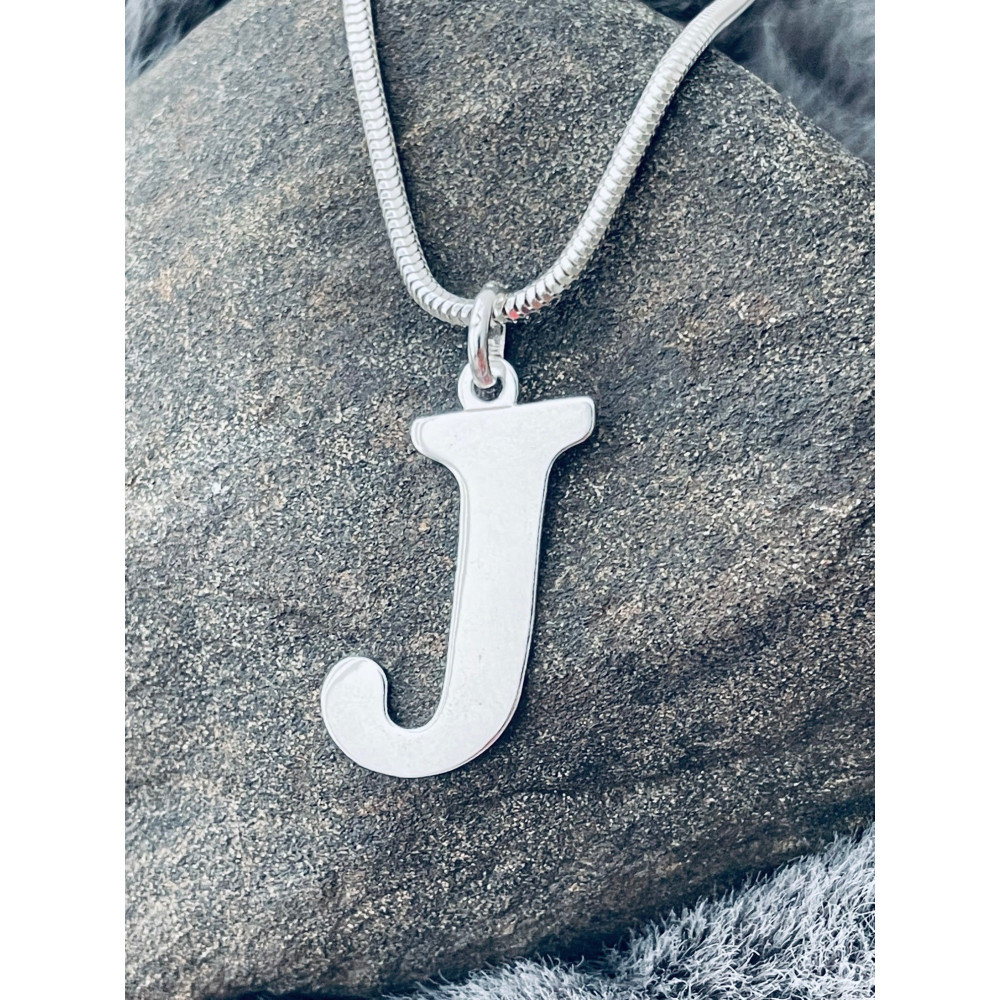 -Srebrny wisiorek zawieszka literka J