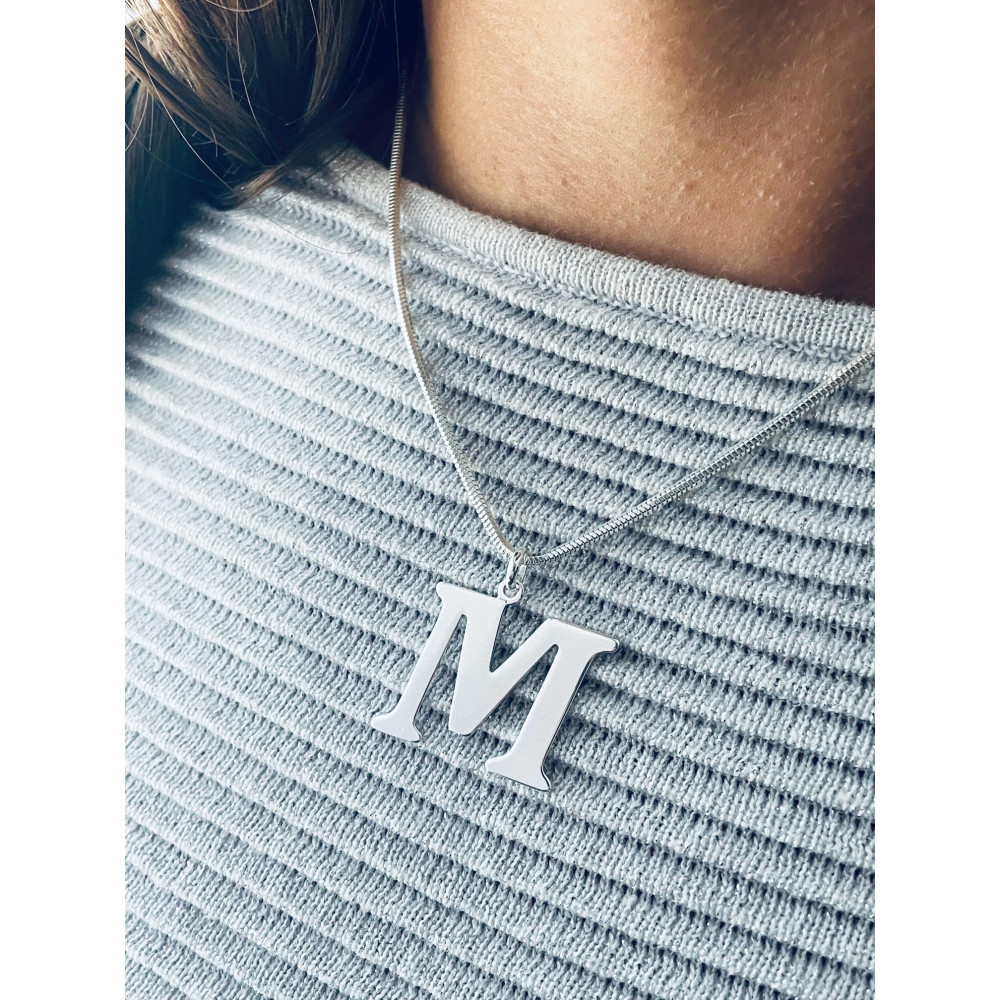 Srebrny wisiorek zawieszka literka M