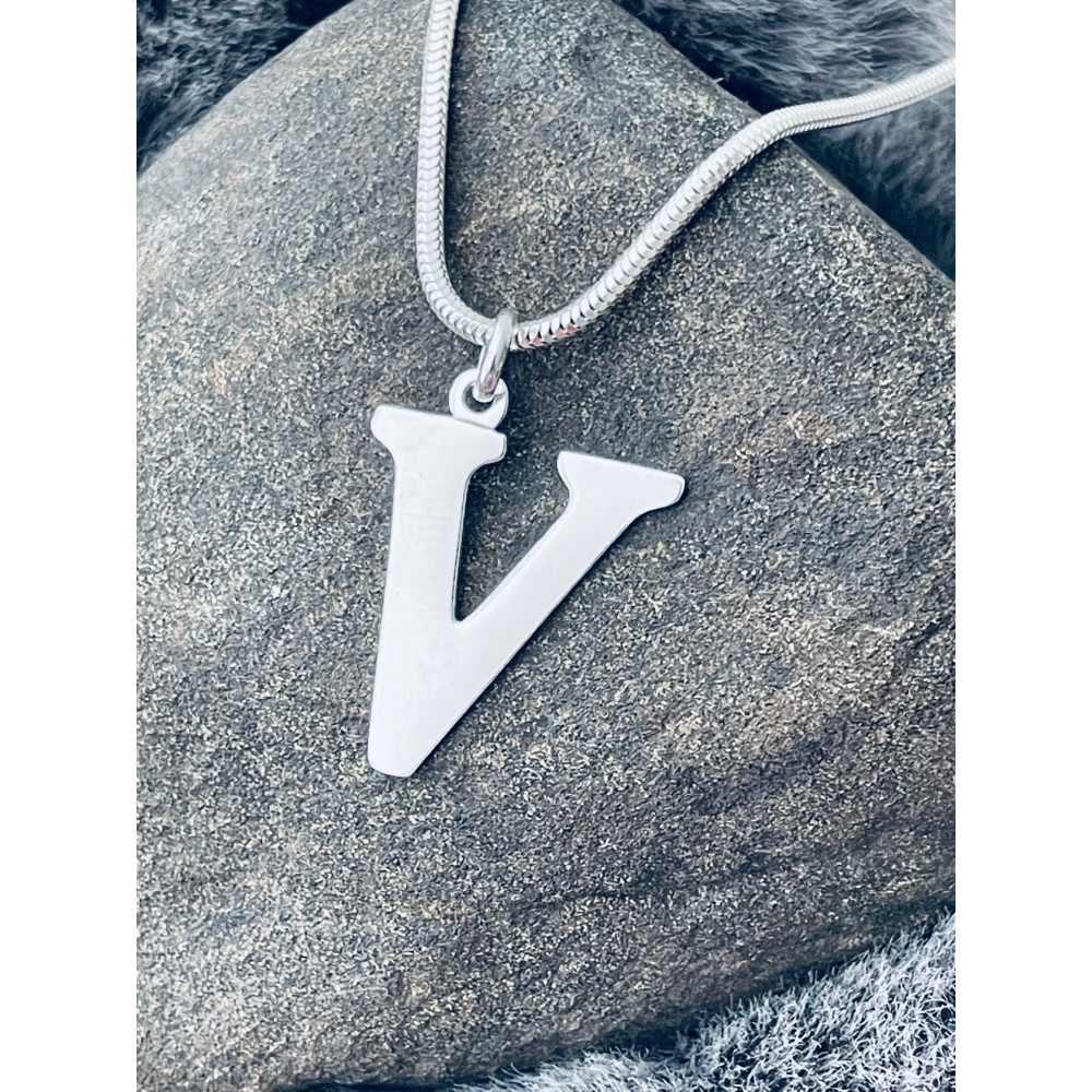 Srebrny wisiorek zawieszka literka V