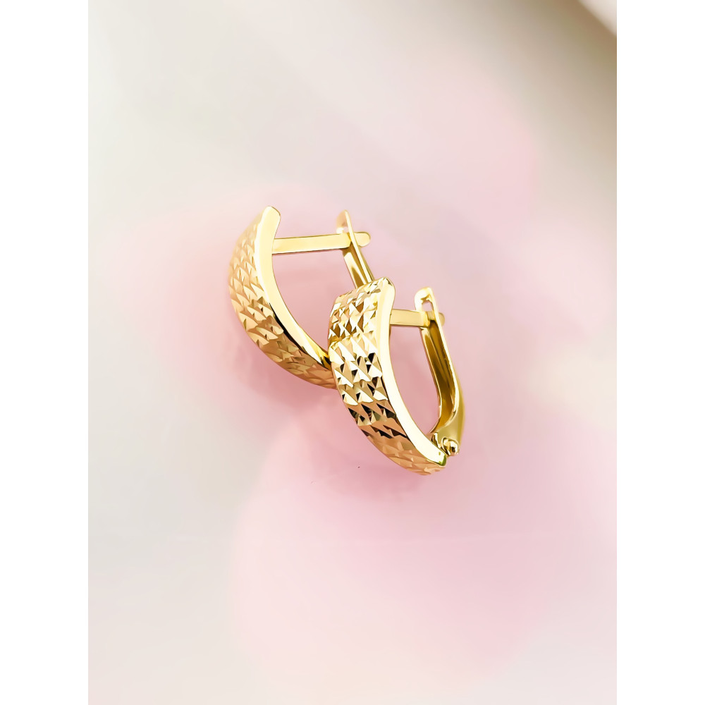 Złote kolczyki frezowane