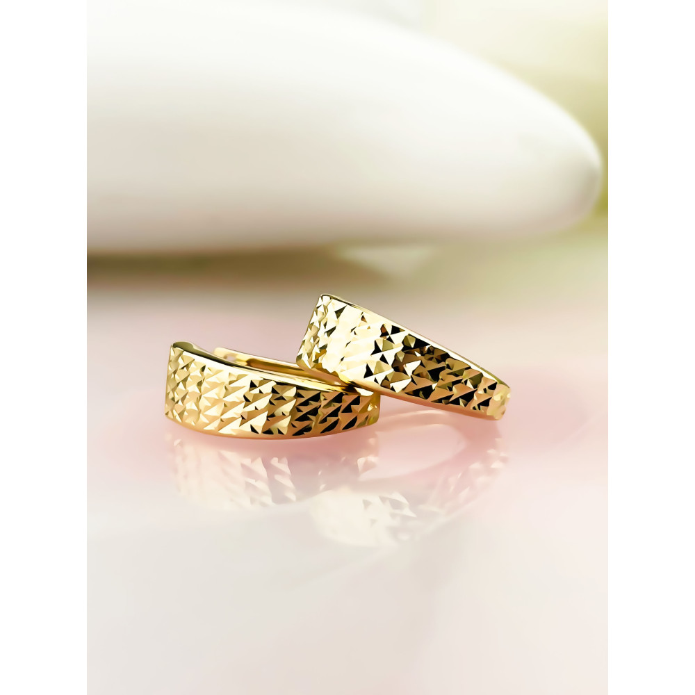 Złote kolczyki frezowane