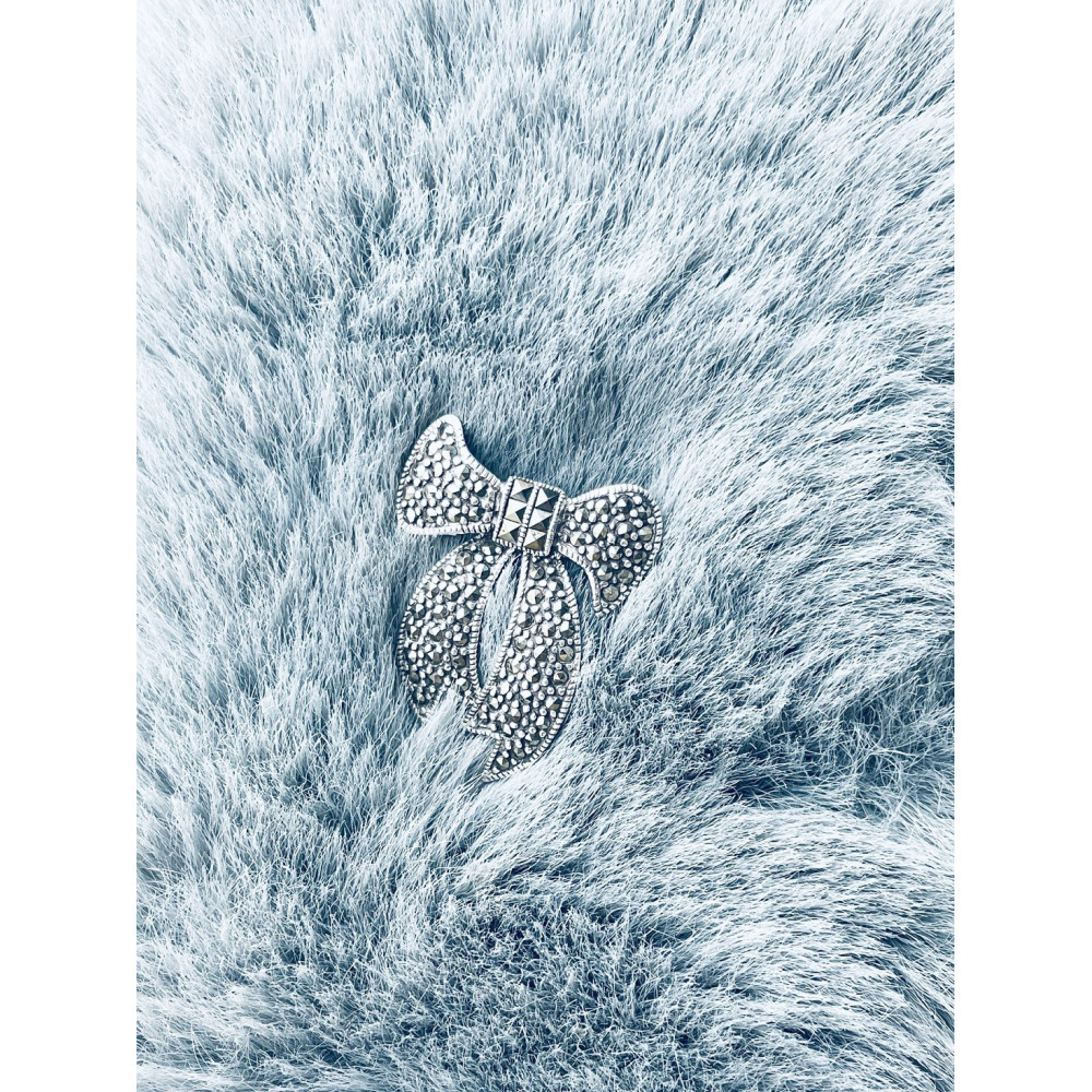 Srebrna broszka kokardka oksydowana