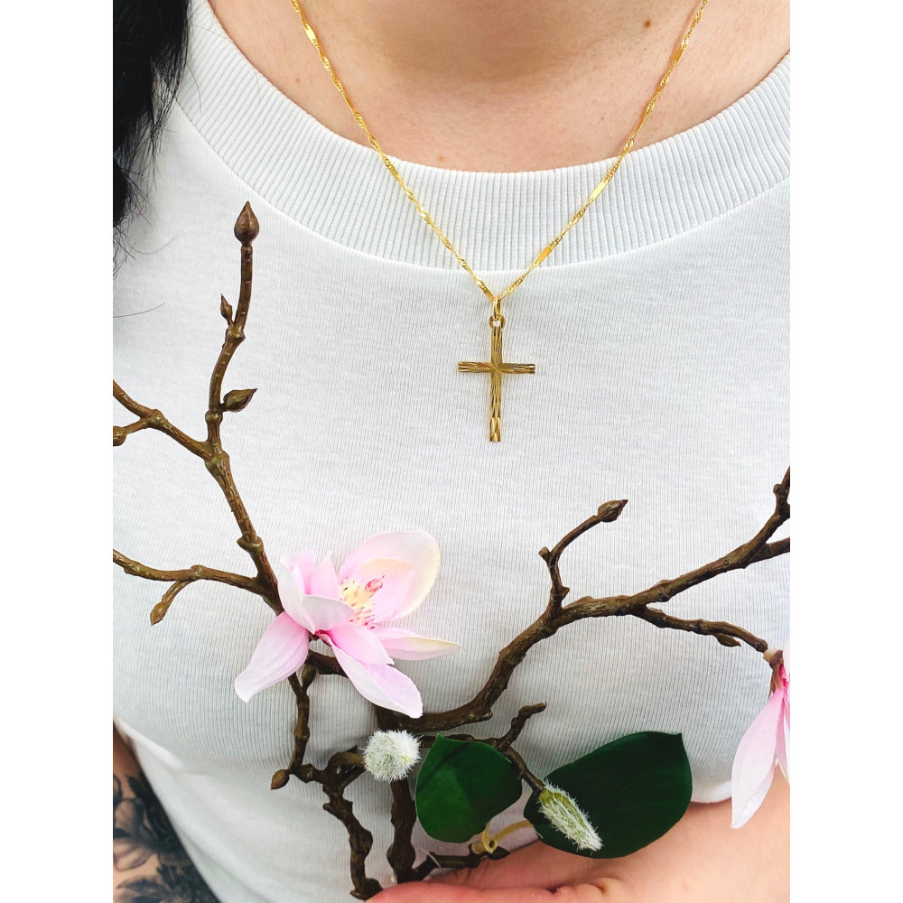 Złoty krzyżyk klasyczny diamentowany