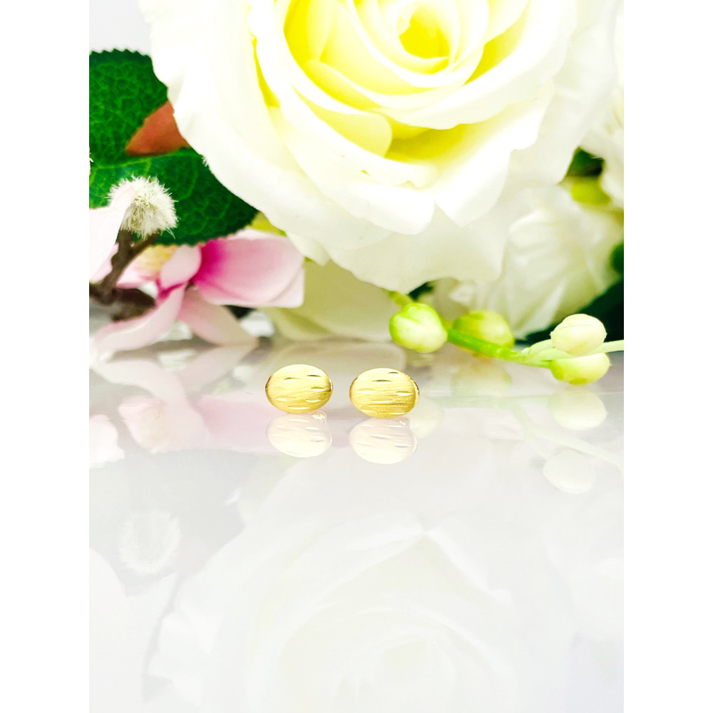 Złote kolczyki owalne zdobione frezowane