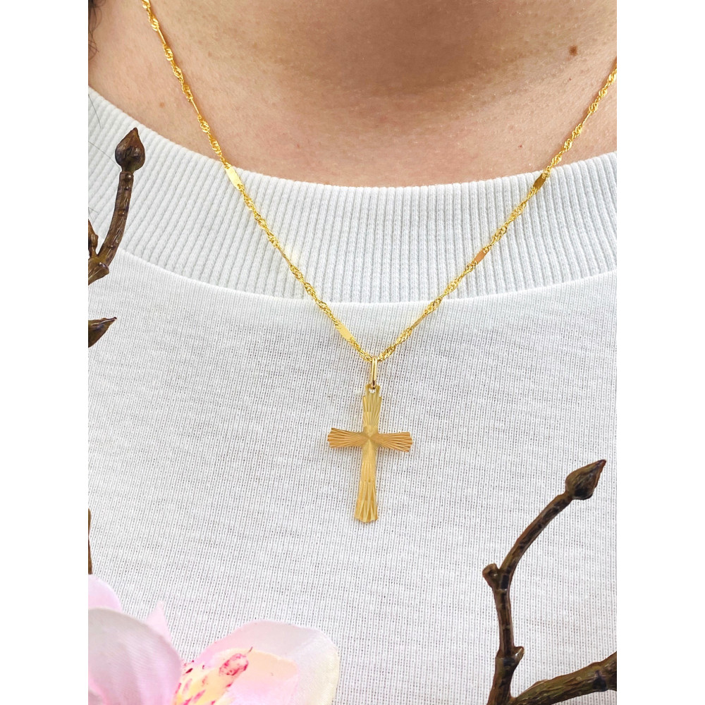 Złoty krzyżyk klasyczny diamentowany