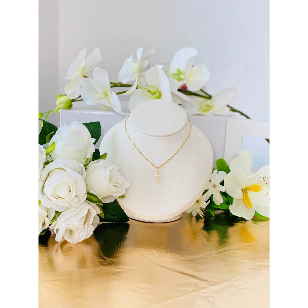 Złoty krzyżyk klasyczny diamentowany