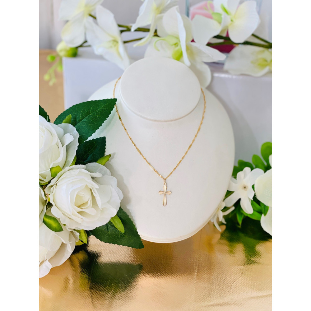 Złoty krzyżyk klasyczny diamentowany zdobiony frezowanym wzorem