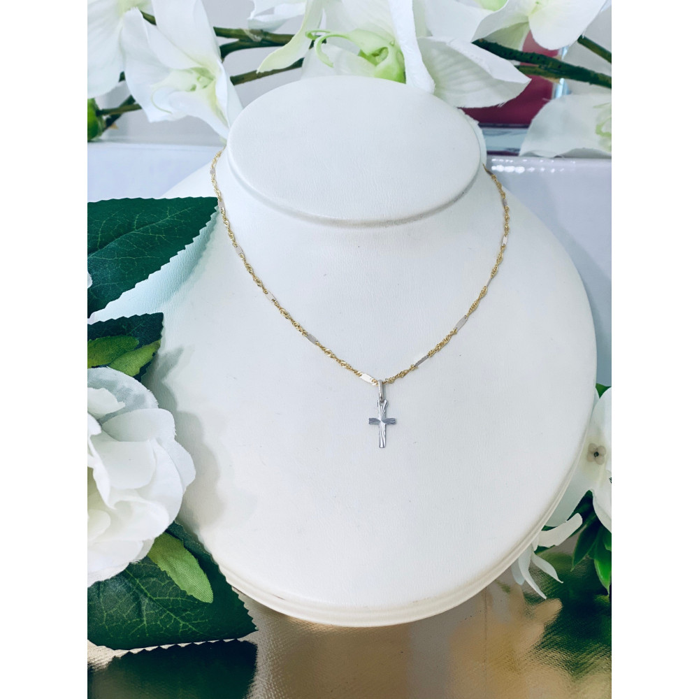 Złoty krzyżyk klasyczny prosty diamentowany z białego złota Komunia Chrzest