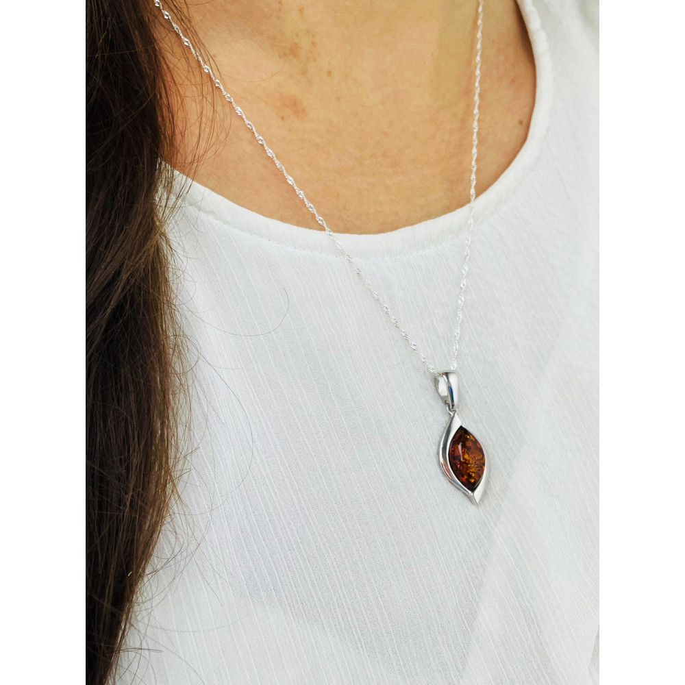 Srebrny wisiorek zawieszka z bursztynem łezka ognik