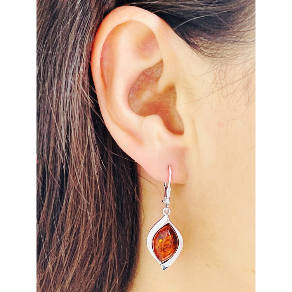 Srebrne kolczyki wiszące z bursztynem łezki ogniki